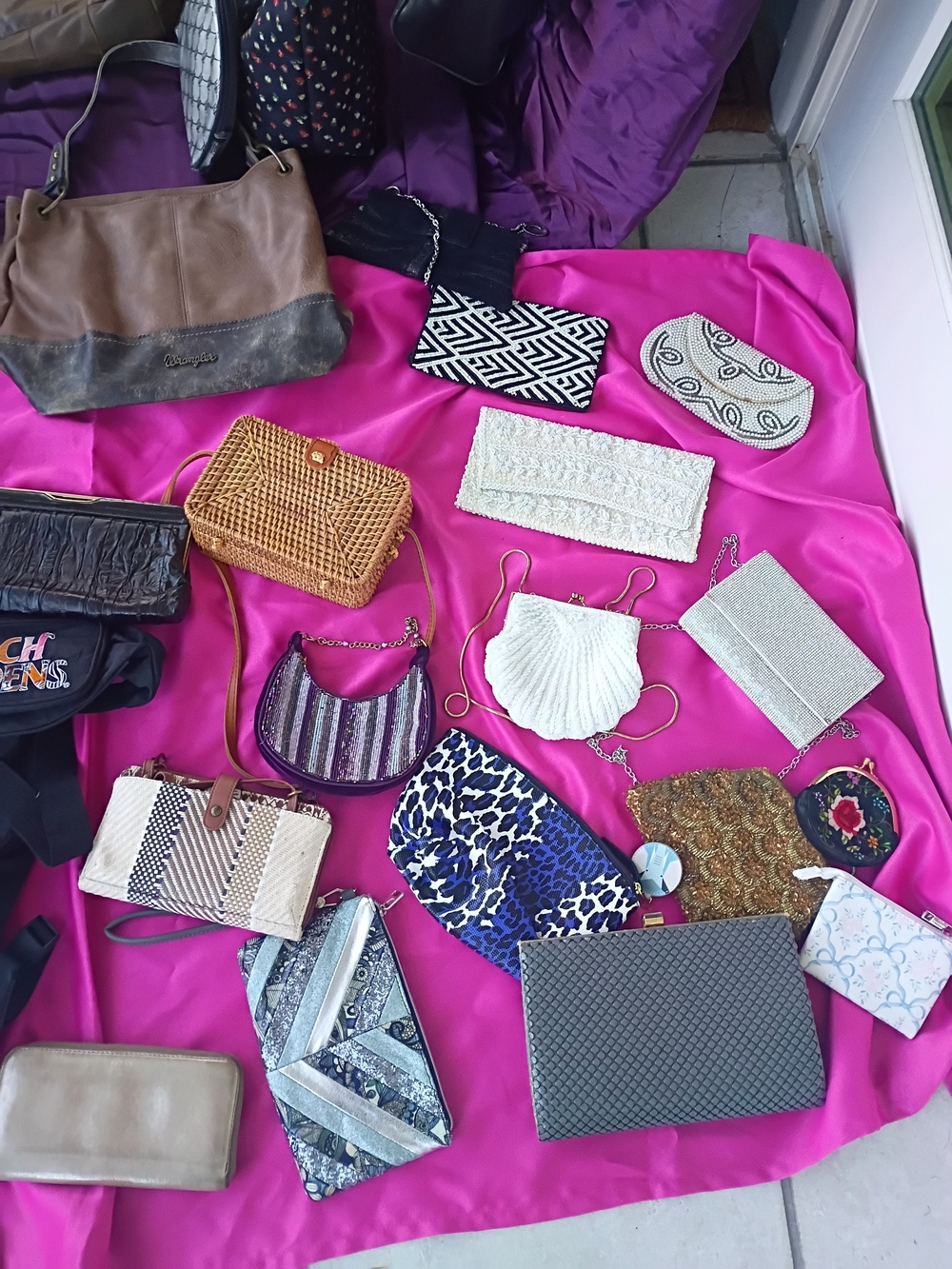 Purses 🩷❤️🖤🩵🧡 - Picture 3 of 15